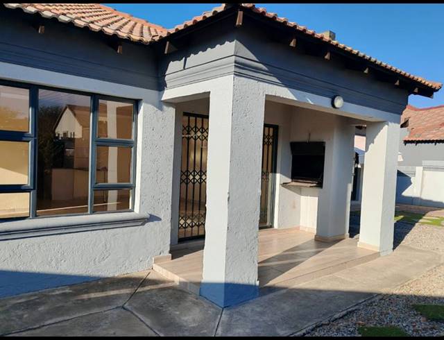 3 BEDROOM HOUSE FOR SALE IN WOODHILL ESTATE